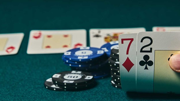 Hình ảnh minh họa kỹ thuật bluff trong poker